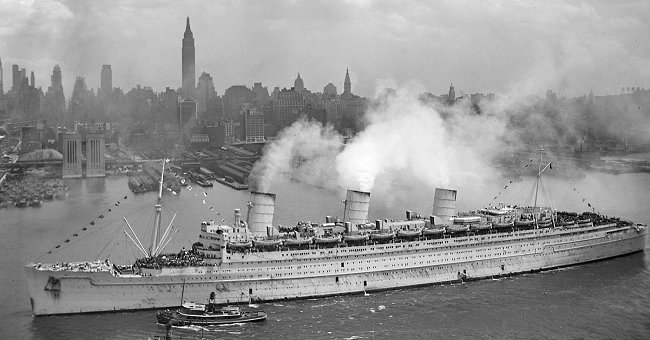 Ship - RMS Queen Mary, 1945
